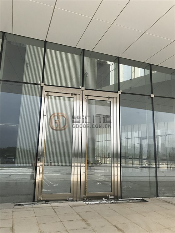 西安絲路會(huì)展中心門區(qū)